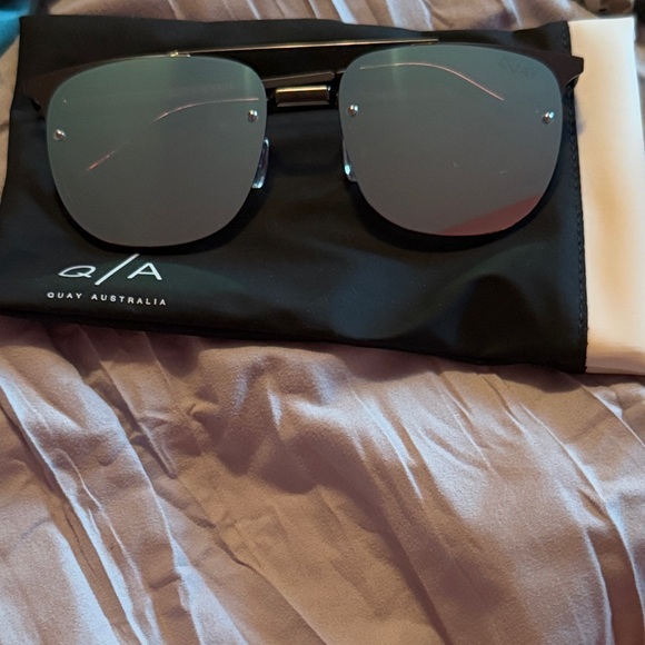 Quay Australia Accessories - Quay Australia Dark Gray Sunglasses